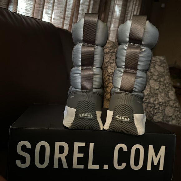 Sorel Out N About Puffy Mid Waterproof Rainboots. Silver SZ 7. NIB - Picture 4 of 6